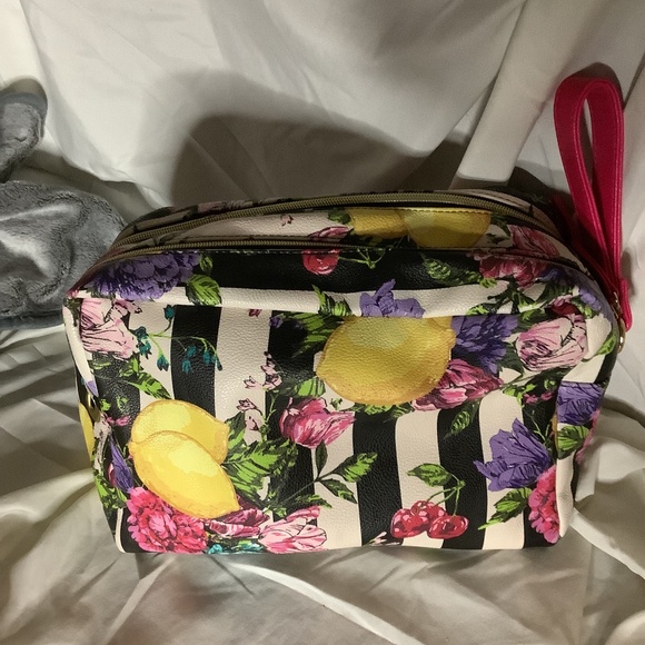 Betsey johnson - Picture 1 of 8